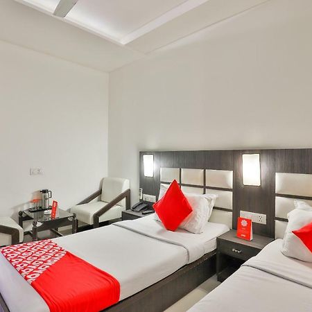 Oyo 2351 Hotel Golden Plaza Ahmedabad Eksteriør bilde