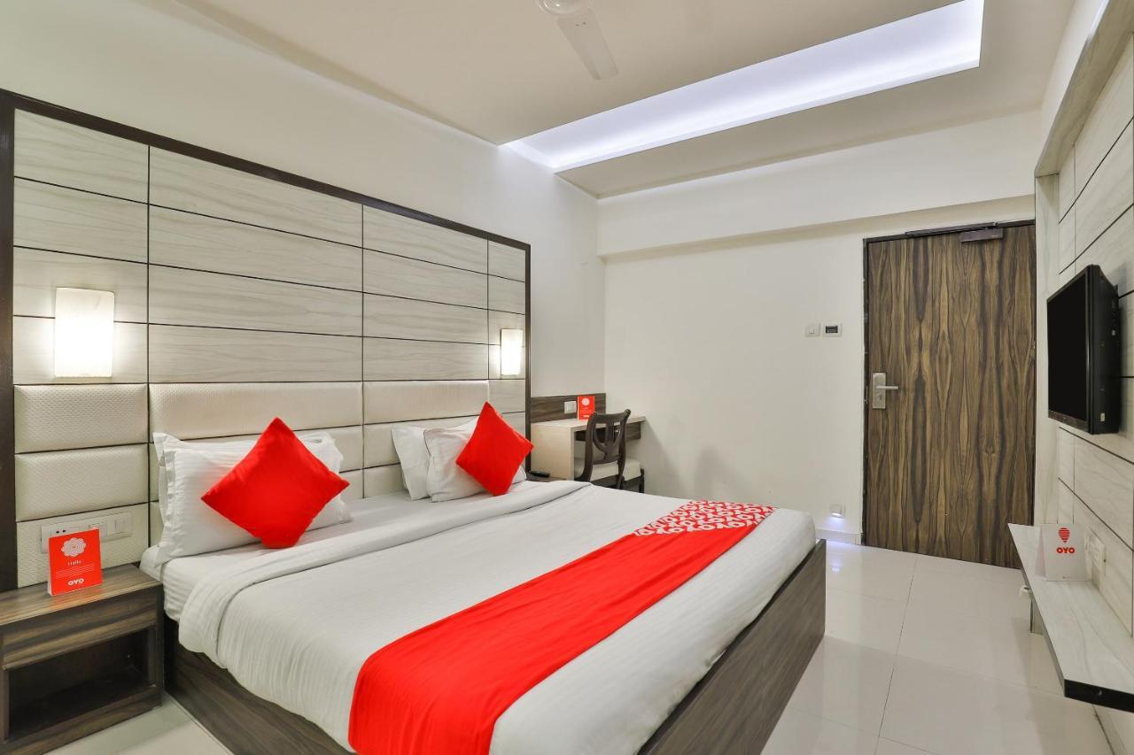 Oyo 2351 Hotel Golden Plaza Ahmedabad Eksteriør bilde