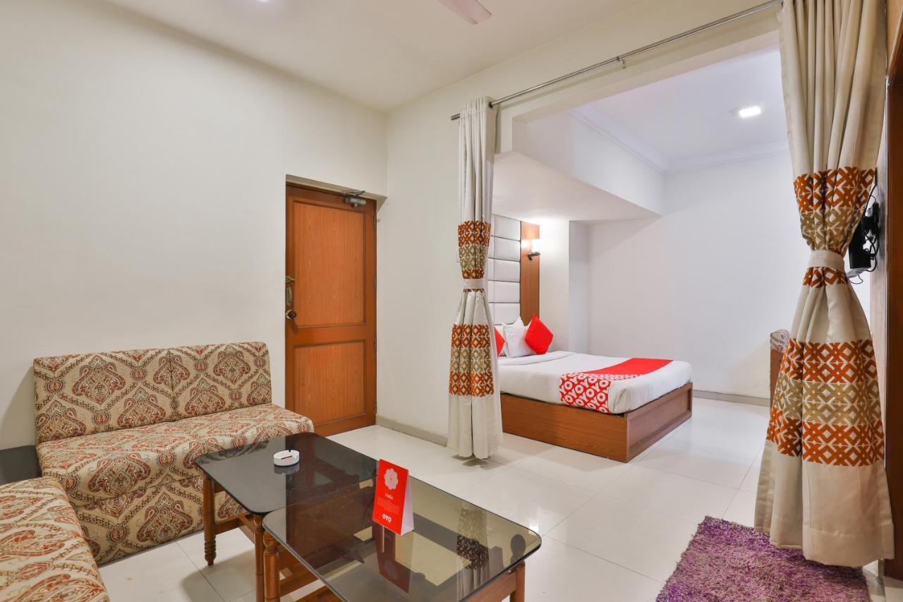 Oyo 2351 Hotel Golden Plaza Ahmedabad Eksteriør bilde