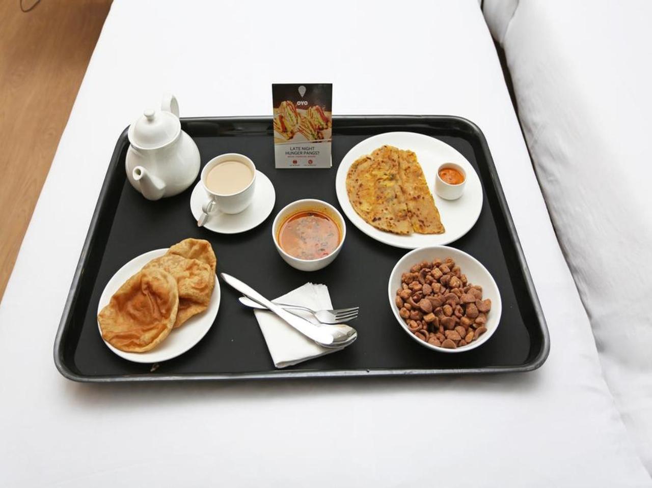 Oyo 2351 Hotel Golden Plaza Ahmedabad Eksteriør bilde
