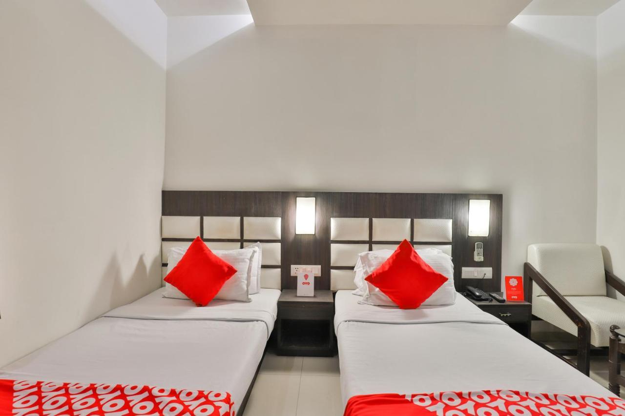 Oyo 2351 Hotel Golden Plaza Ahmedabad Eksteriør bilde