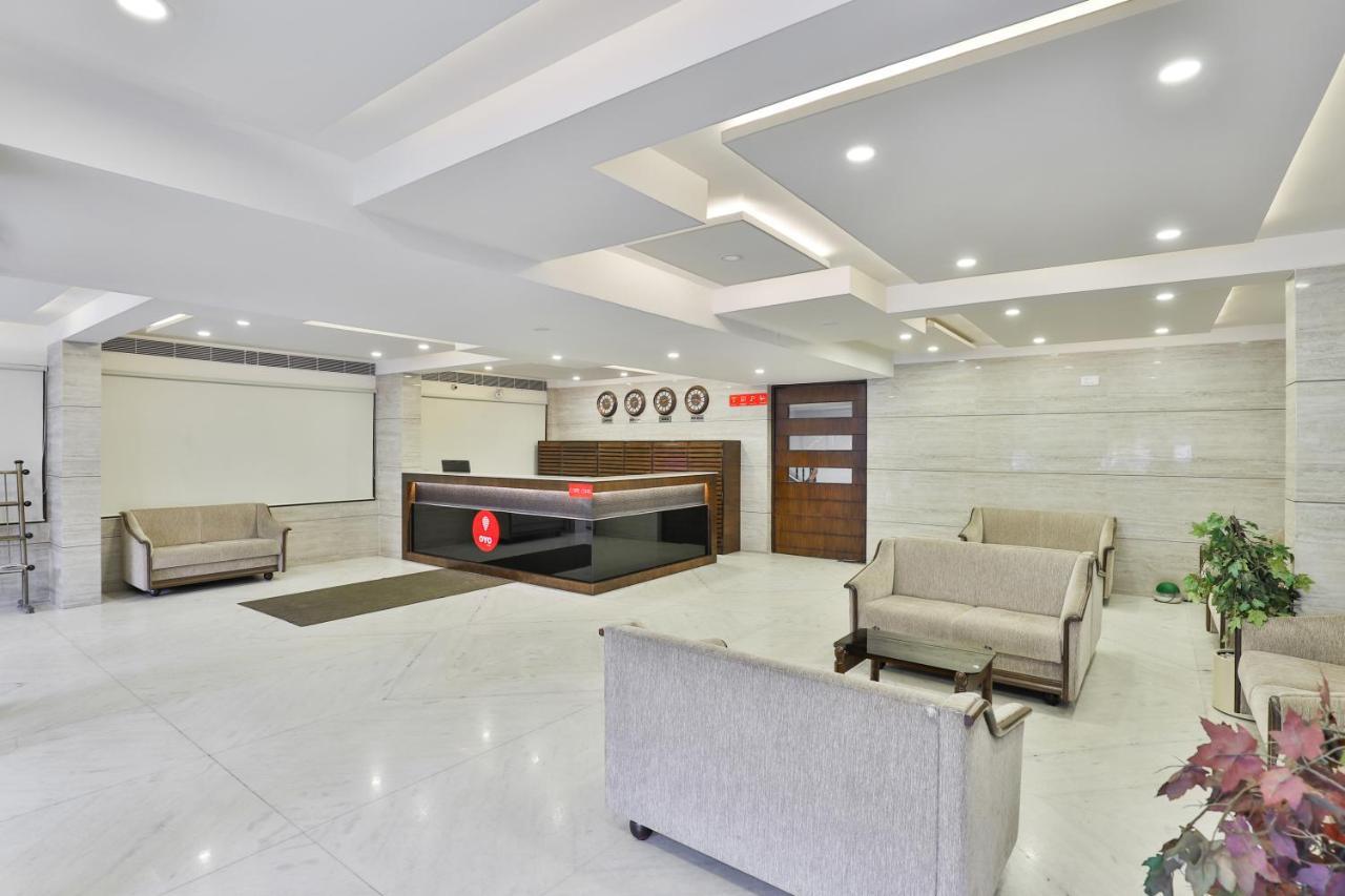 Oyo 2351 Hotel Golden Plaza Ahmedabad Eksteriør bilde