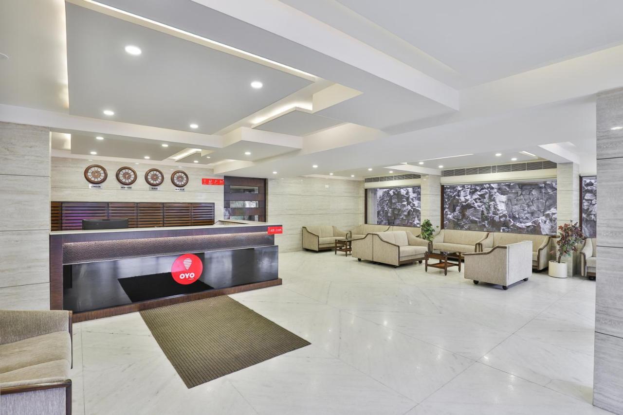 Oyo 2351 Hotel Golden Plaza Ahmedabad Eksteriør bilde