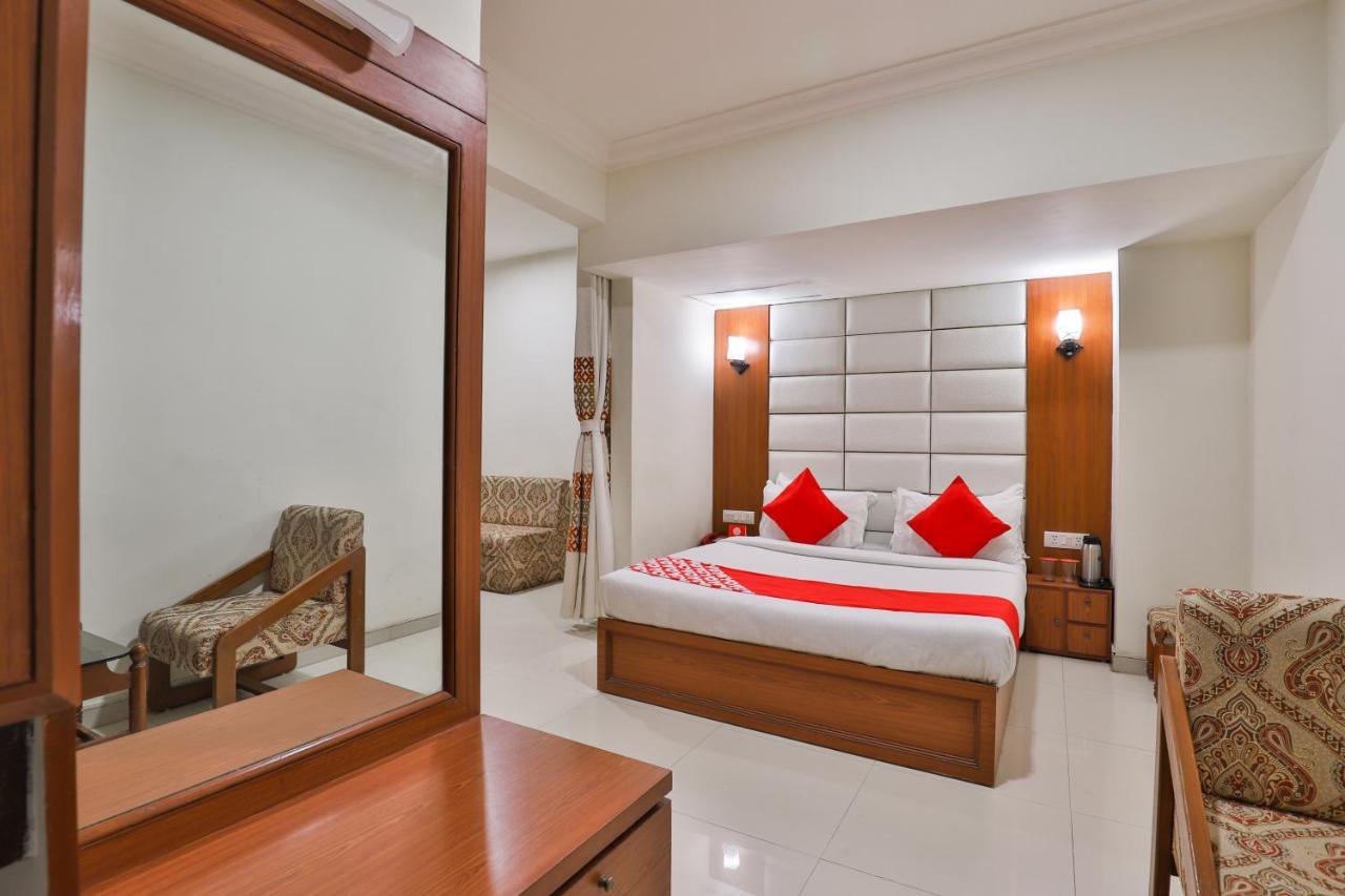 Oyo 2351 Hotel Golden Plaza Ahmedabad Eksteriør bilde