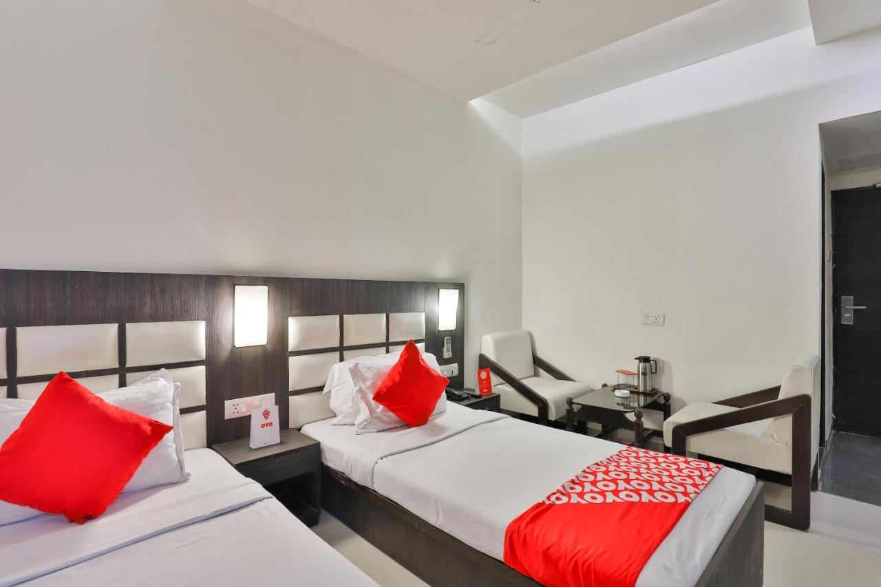 Oyo 2351 Hotel Golden Plaza Ahmedabad Eksteriør bilde