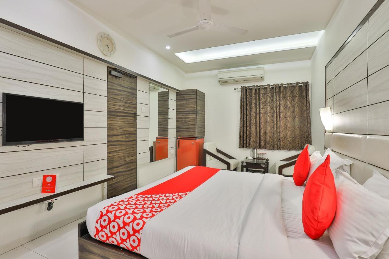 Oyo 2351 Hotel Golden Plaza Ahmedabad Eksteriør bilde