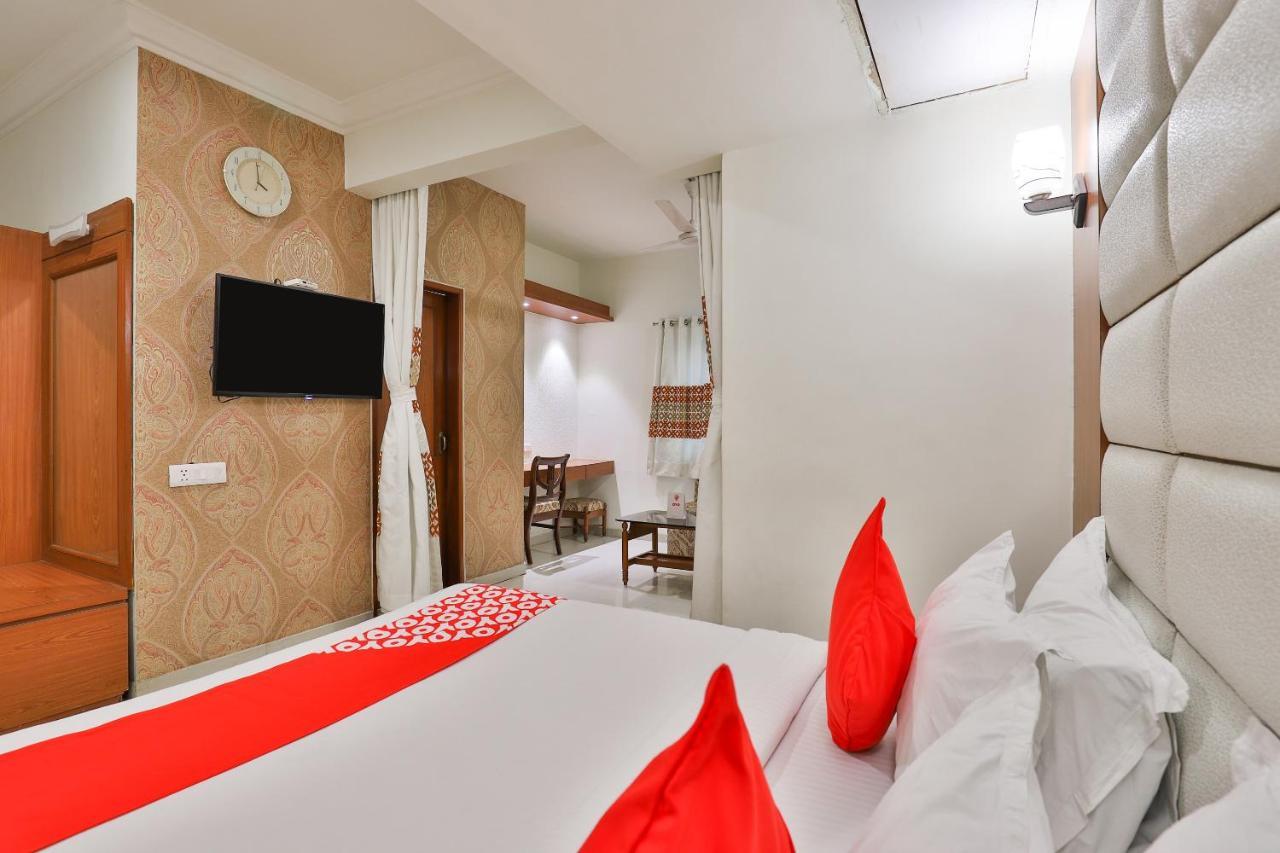 Oyo 2351 Hotel Golden Plaza Ahmedabad Eksteriør bilde