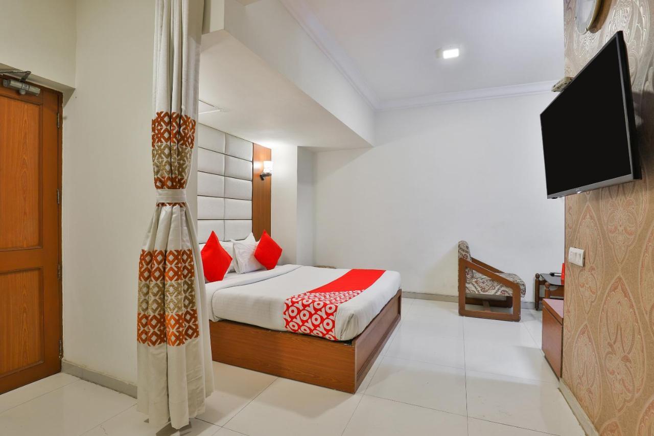 Oyo 2351 Hotel Golden Plaza Ahmedabad Eksteriør bilde