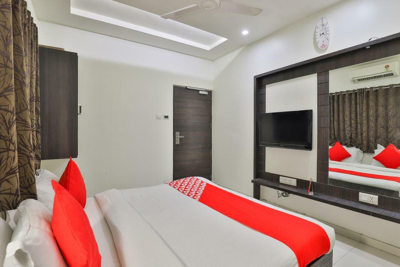 Oyo 2351 Hotel Golden Plaza Ahmedabad Eksteriør bilde