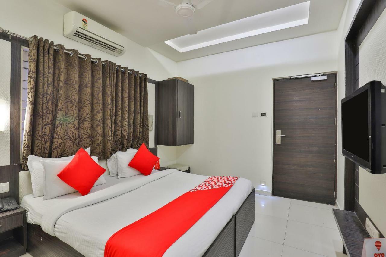 Oyo 2351 Hotel Golden Plaza Ahmedabad Eksteriør bilde