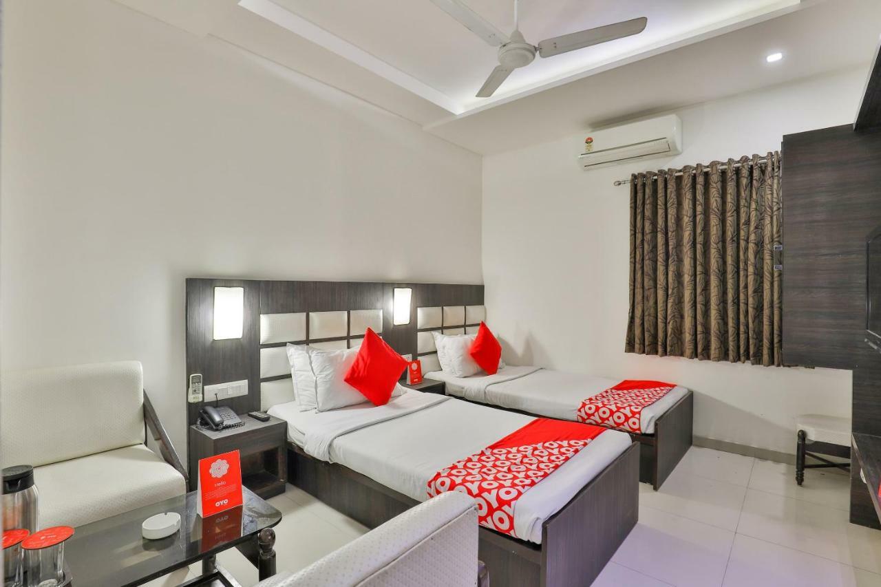 Oyo 2351 Hotel Golden Plaza Ahmedabad Eksteriør bilde